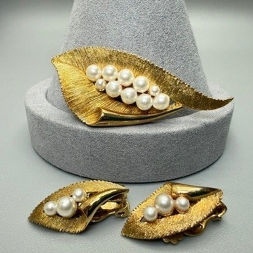 Vintage Gold Tone Leaf Imitation Pearl Cluster Brooch and Earrings Set MCM